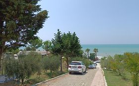 Plazhi Gjeneralit - Small Cabins - Bungalows - Apartaments - Villas - Suite