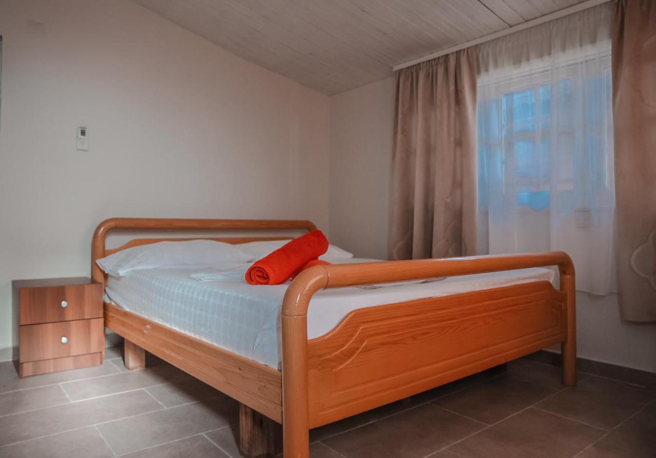 Plazhi Gjeneralit - Small Cabins - Bungalows - Apartaments - Villas - Suite Kavaje Exterior foto