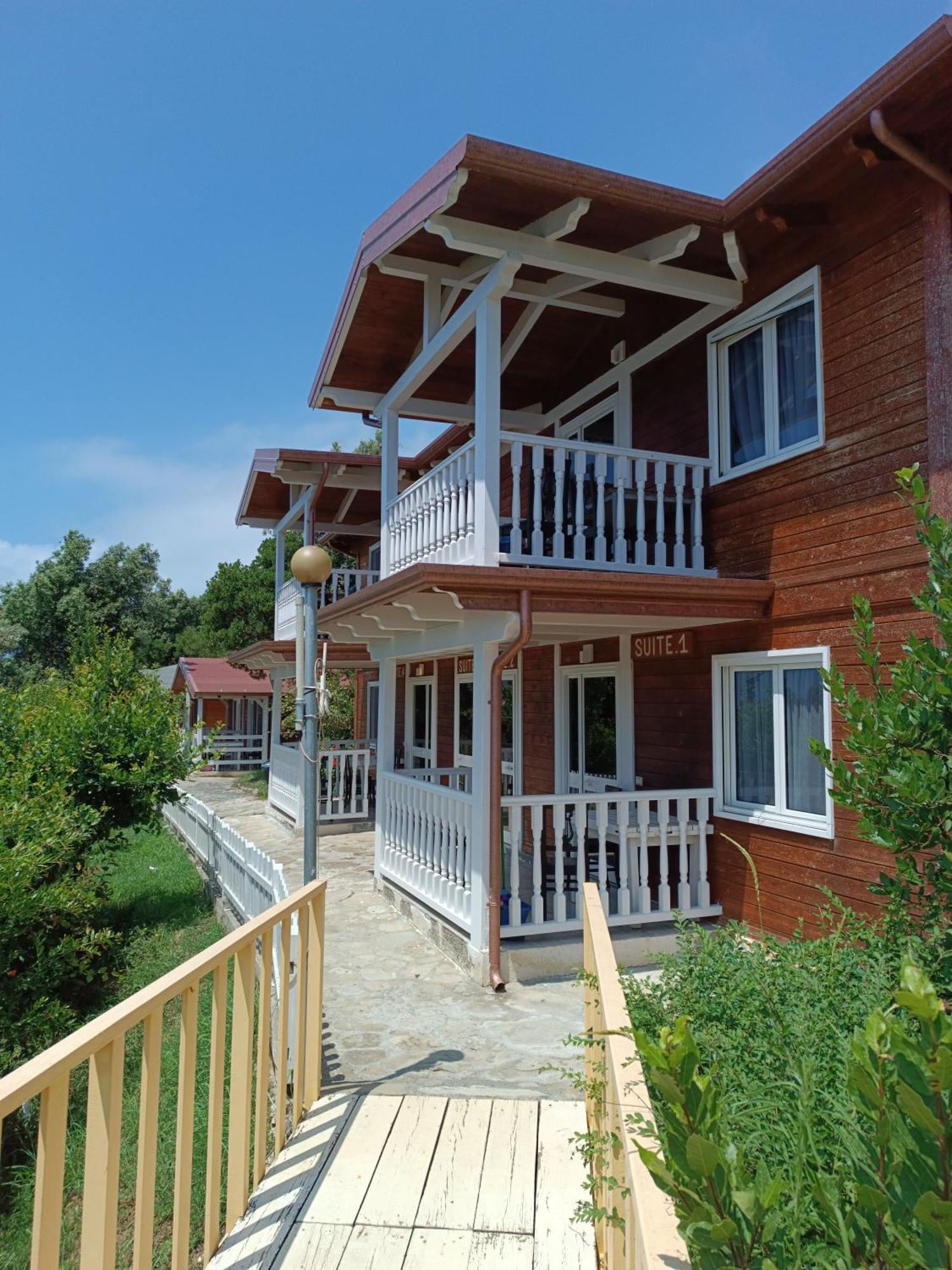Plazhi Gjeneralit - Small Cabins - Bungalows - Apartaments - Villas - Suite Kavaje Exterior foto