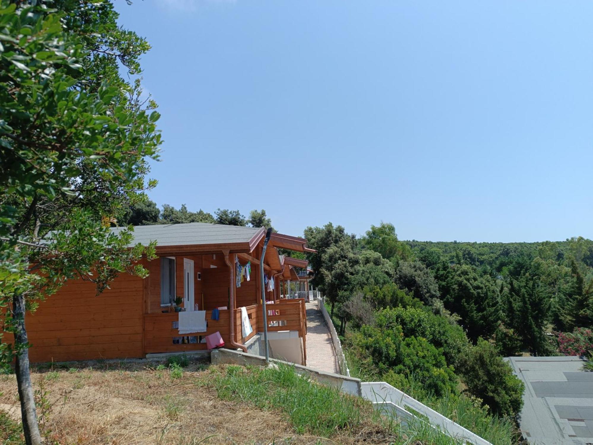 Plazhi Gjeneralit - Small Cabins - Bungalows - Apartaments - Villas - Suite Kavaje Exterior foto