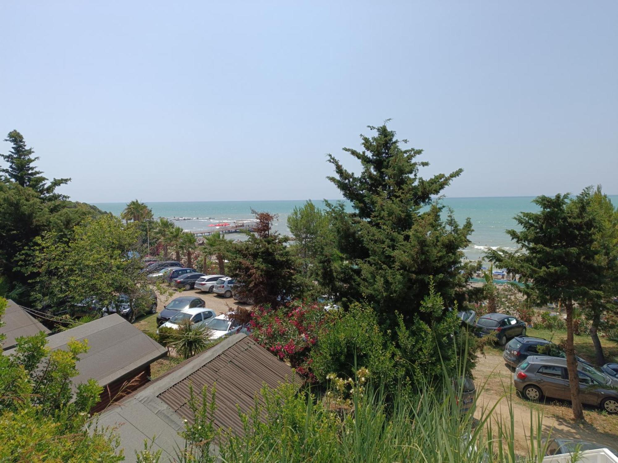 Plazhi Gjeneralit - Small Cabins - Bungalows - Apartaments - Villas - Suite Kavaje Exterior foto