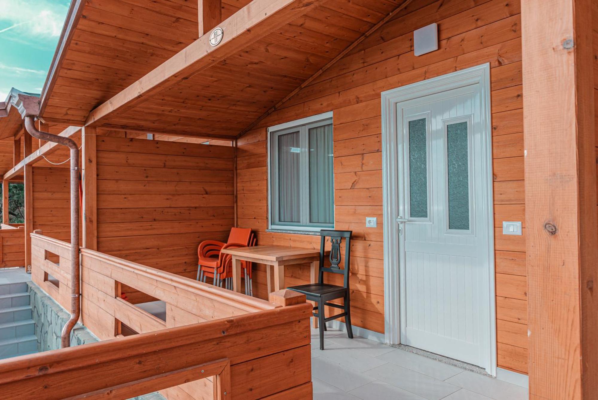 Plazhi Gjeneralit - Small Cabins - Bungalows - Apartaments - Villas - Suite Kavaje Exterior foto