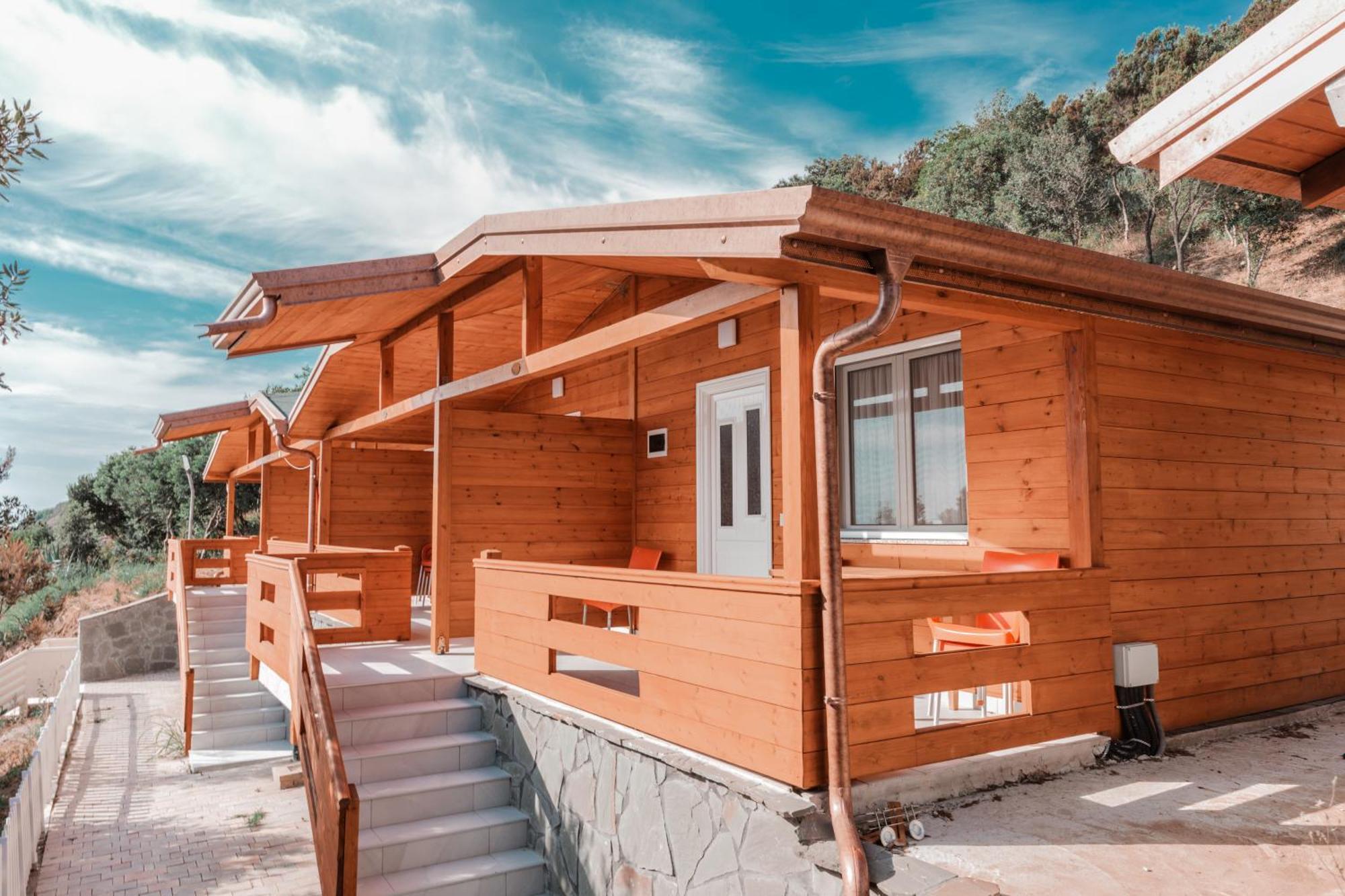 Plazhi Gjeneralit - Small Cabins - Bungalows - Apartaments - Villas - Suite Kavaje Exterior foto